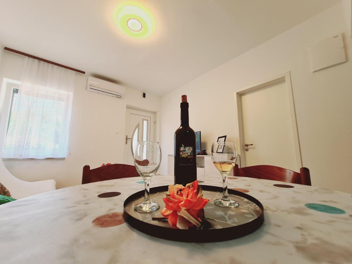 PUY Apartments Viktorija מראה חיצוני תמונה